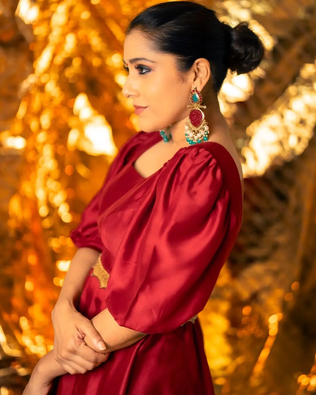 TV Actress Rashmi Gautam In South Indian Traditional Maroon Gown